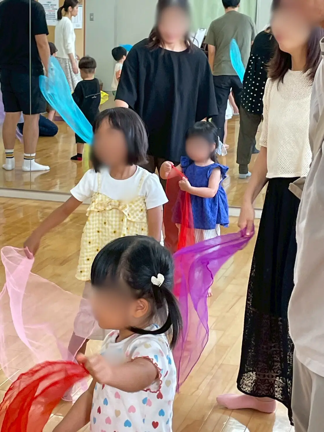 1 歳から通えるリトミック教室 Waltz のレッスン風景